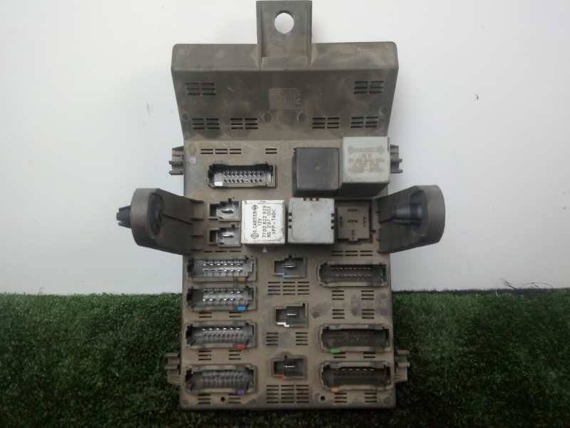 Recambio de caja reles / fusibles para renault laguna (b56) 1.9 dti diesel cat referencia OEM IAM 8200043240  