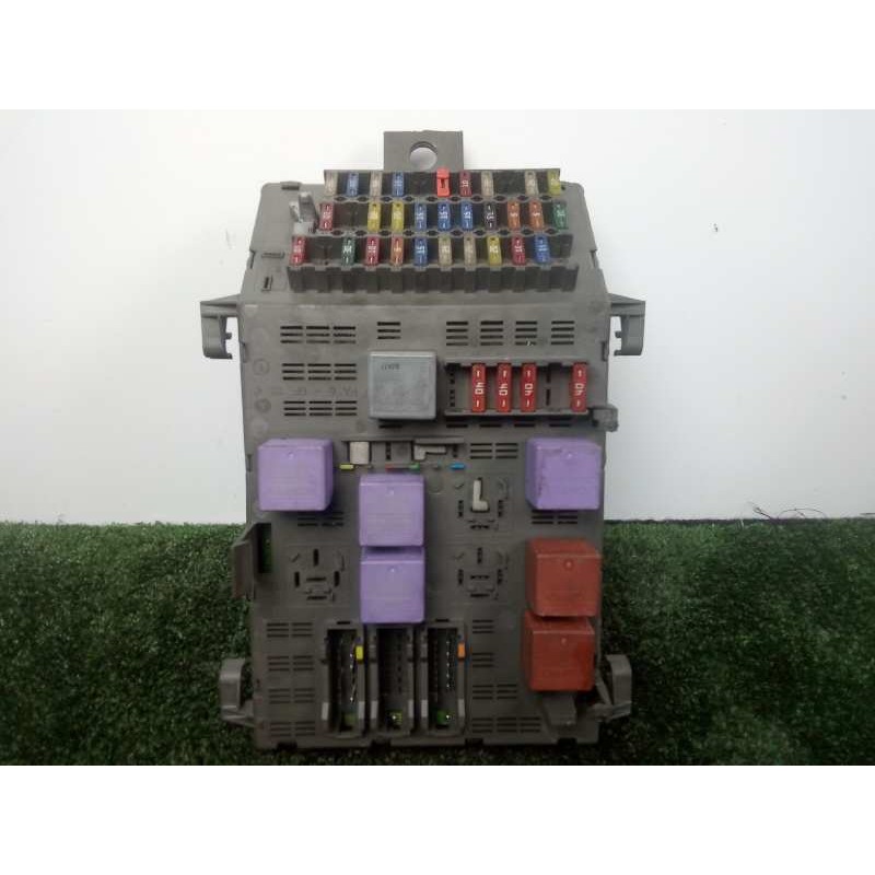 Recambio de caja reles / fusibles para renault laguna (b56) 1.9 dti diesel cat referencia OEM IAM 8200043240  