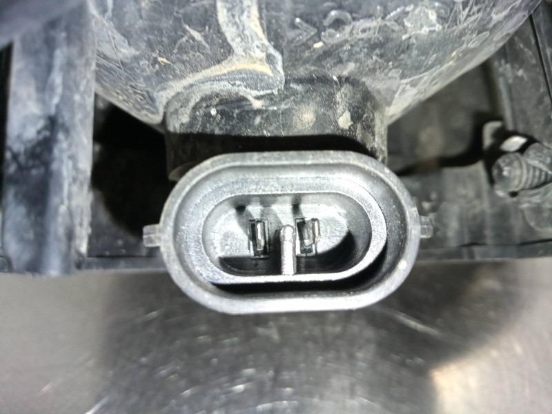 Recambio de faro antiniebla izquierdo para kia carens (un) 2.0 crdi referencia OEM IAM   