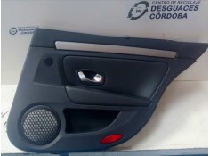 Recambio de guarnecido puerta trasera derecha para renault laguna iii 1.5 dci diesel referencia OEM IAM 829A00711R-FM76577J  