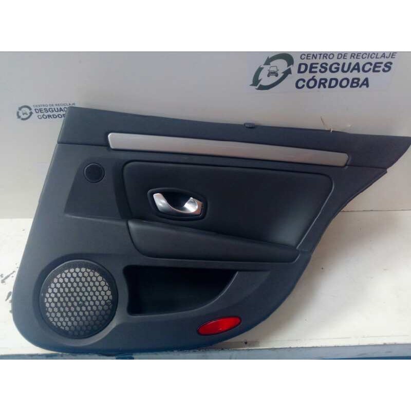 Recambio de guarnecido puerta trasera derecha para renault laguna iii 1.5 dci diesel referencia OEM IAM 829A00711R-FM76577J  