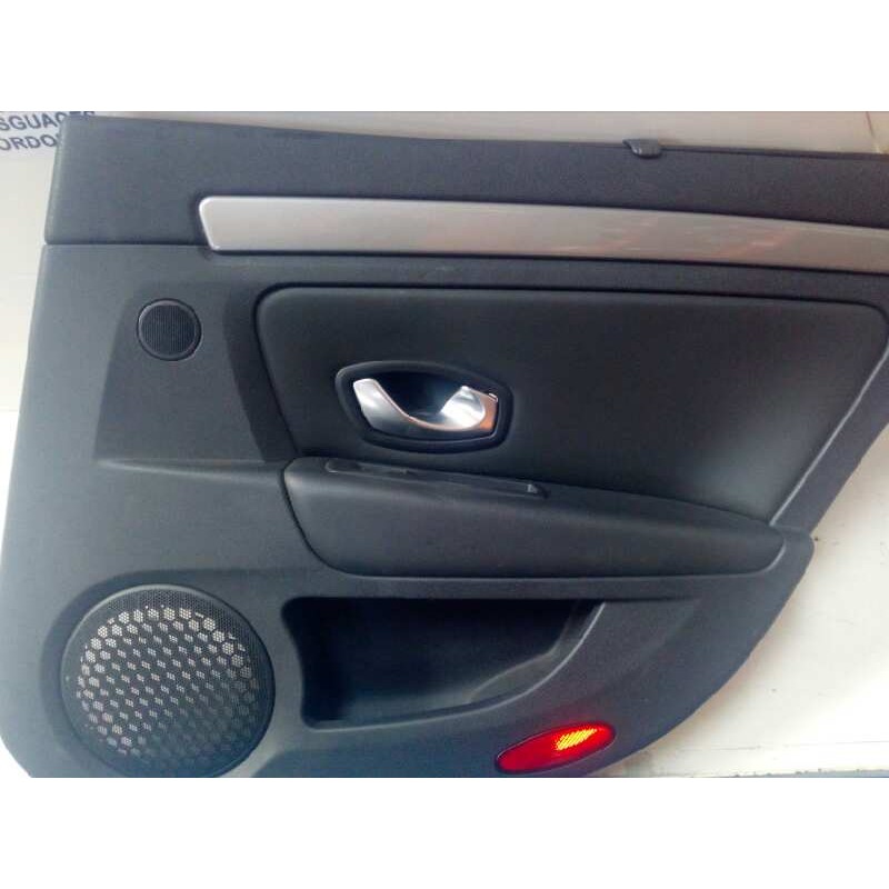 Recambio de guarnecido puerta trasera derecha para renault laguna iii 1.5 dci diesel referencia OEM IAM 829A00711R-FM76577J  