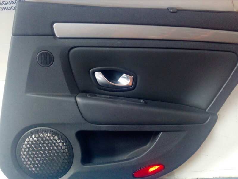Recambio de guarnecido puerta trasera derecha para renault laguna iii 1.5 dci diesel referencia OEM IAM 829A00711R-FM76577J  