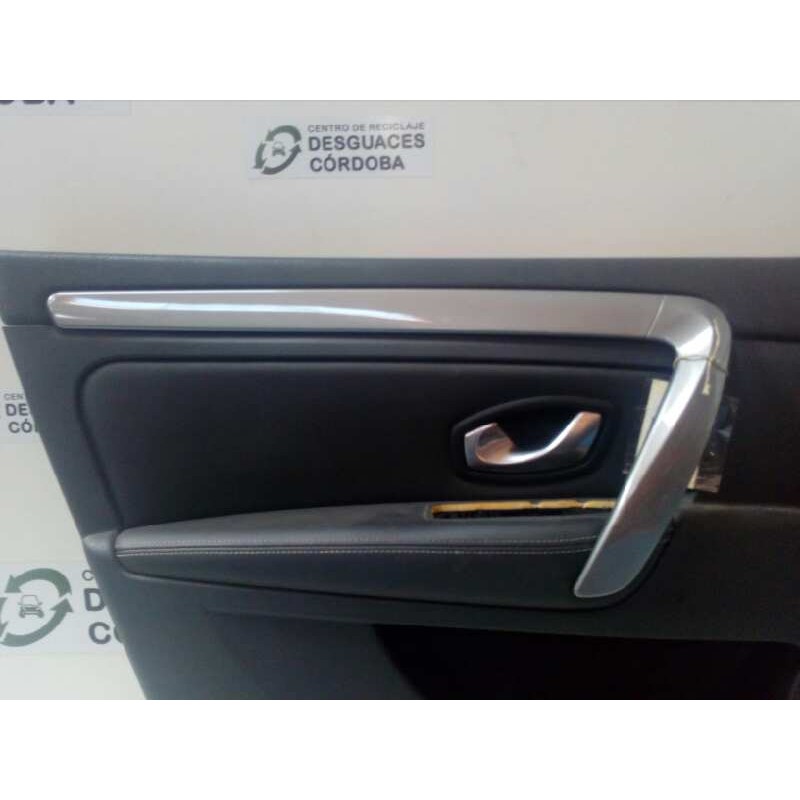 Recambio de guarnecido puerta delantera izquierda para renault laguna iii 1.5 dci diesel referencia OEM IAM 809011440R-FM76507J 