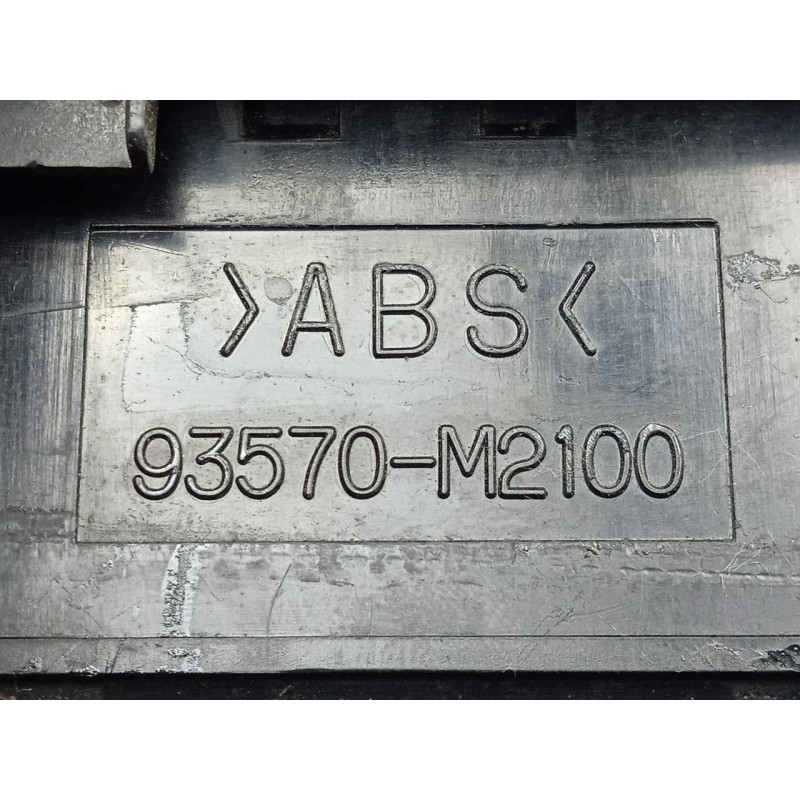 Recambio de mando elevalunas delantero izquierdo para mitsubishi santamo (hyundai) 2.0 cat referencia OEM IAM 93570M2100-80929L 