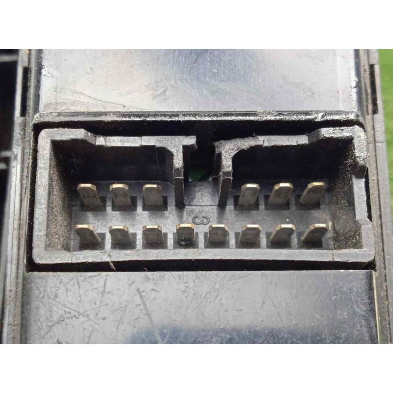 Recambio de mando elevalunas delantero izquierdo para mitsubishi santamo (hyundai) 2.0 cat referencia OEM IAM 93570M2100-80929L 