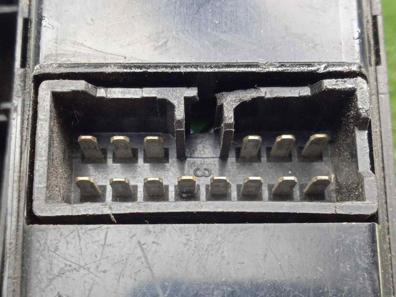 Recambio de mando elevalunas delantero izquierdo para mitsubishi santamo (hyundai) 2.0 cat referencia OEM IAM 93570M2100-80929L 