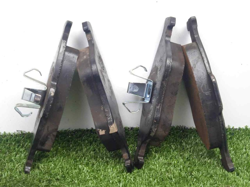 Recambio de pastillas frenos delanteras para ford fiesta (cbk) 1.4 16v cat referencia OEM IAM 181343  