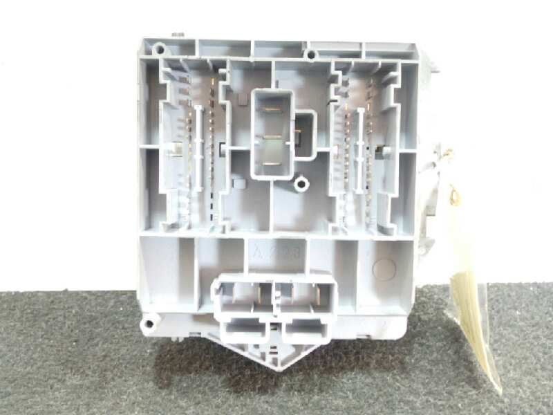 Recambio de caja reles / fusibles para alfa romeo 147 (190) 1.6 16v cat referencia OEM IAM 46558759  
