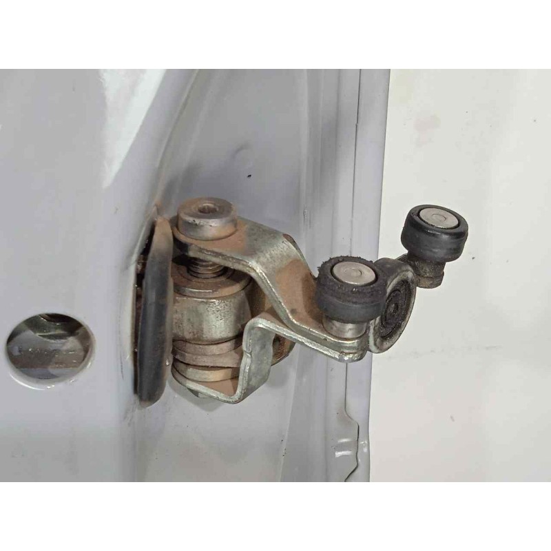 Recambio de puerta lateral corredera derecha para iveco daily ka 3.0 diesel cat referencia OEM IAM 3803560 BLANCO 