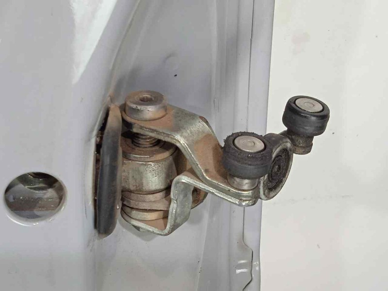 Recambio de puerta lateral corredera derecha para iveco daily ka 3.0 diesel cat referencia OEM IAM 3803560 BLANCO 