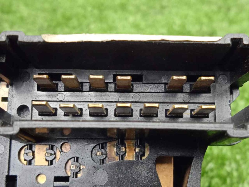 Recambio de mando limpia para dacia logan 1.4 cat referencia OEM IAM 8200213173  13.PIN