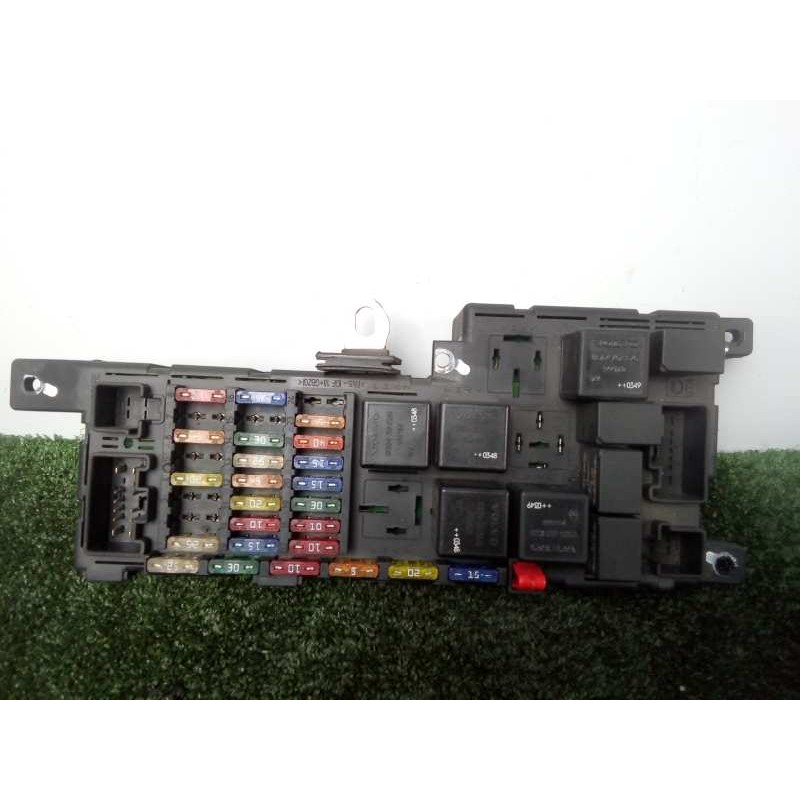 Recambio de caja reles / fusibles para volvo s60 berlina 2.4 diesel cat referencia OEM IAM 8678449-518828017  
