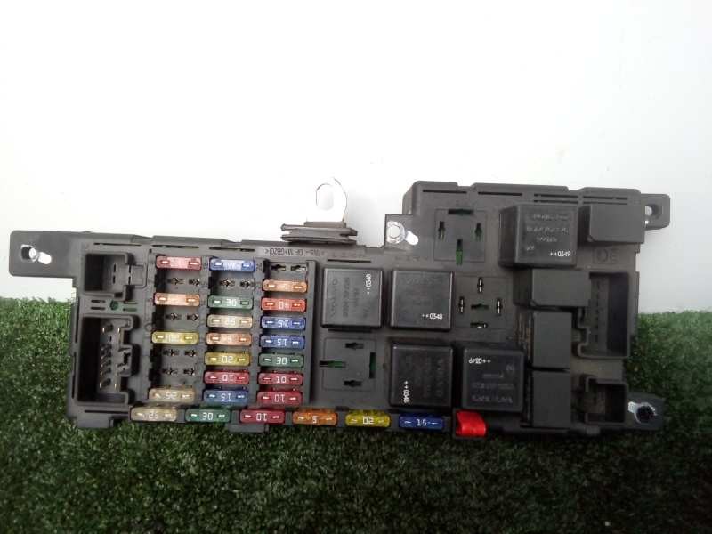 Recambio de caja reles / fusibles para volvo s60 berlina 2.4 diesel cat referencia OEM IAM 8678449-518828017  