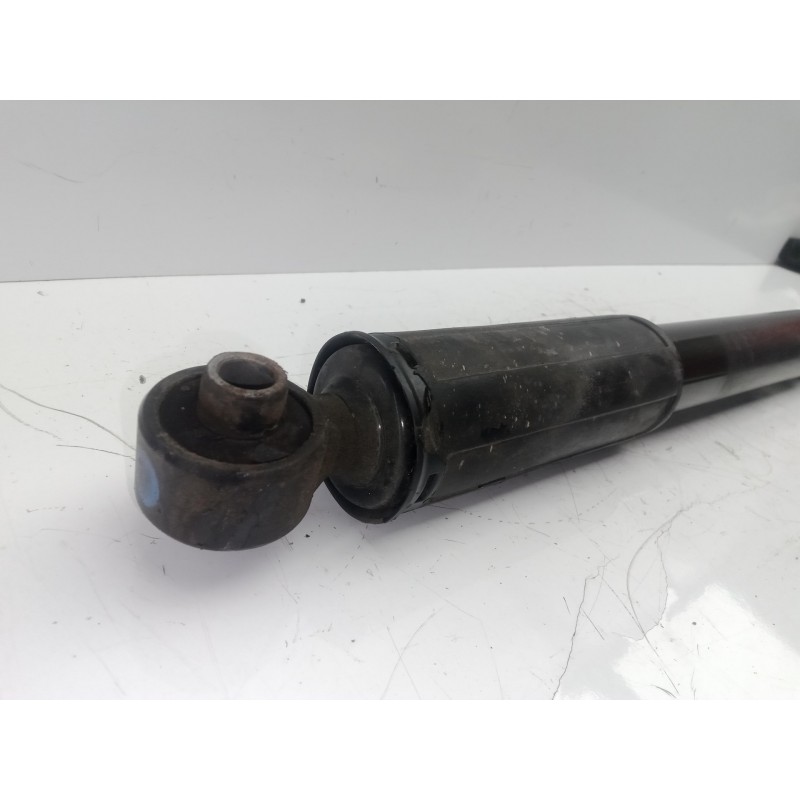 Recambio de amortiguador trasero izquierdo para kia rio 1.2 cat referencia OEM IAM   