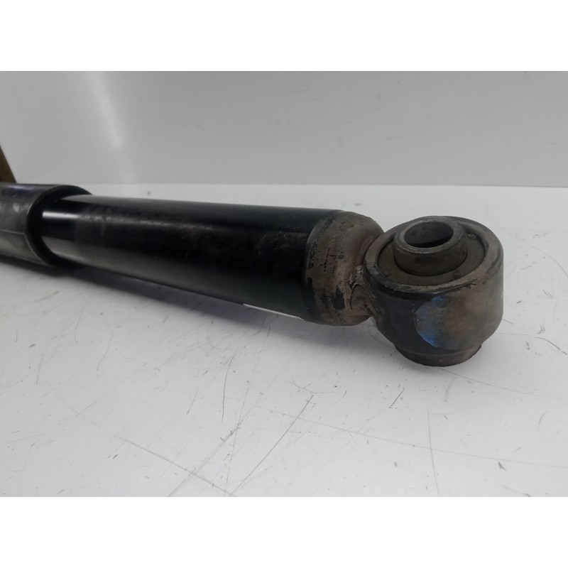 Recambio de amortiguador trasero izquierdo para kia rio 1.2 cat referencia OEM IAM   