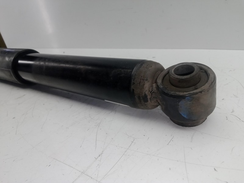 Recambio de amortiguador trasero izquierdo para kia rio 1.2 cat referencia OEM IAM   