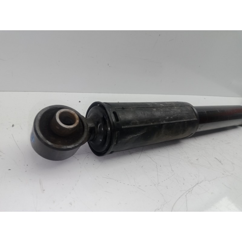 Recambio de amortiguador trasero derecho para kia rio 1.2 cat referencia OEM IAM   