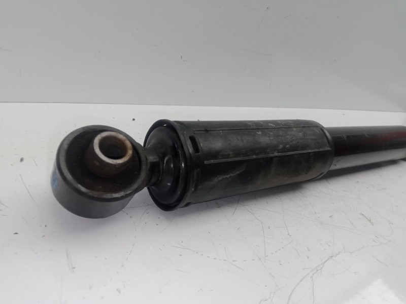 Recambio de amortiguador trasero derecho para kia rio 1.2 cat referencia OEM IAM   