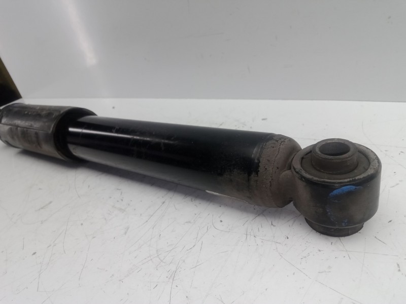Recambio de amortiguador trasero derecho para kia rio 1.2 cat referencia OEM IAM   