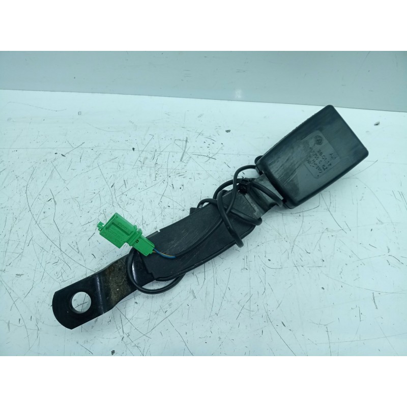 Recambio de enganche cinturon delantero izquierdo para seat ibiza (6p1) 1.2 tsi referencia OEM IAM 6P0857755  