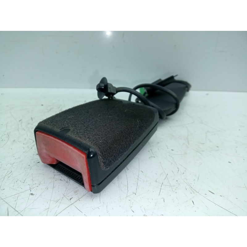 Recambio de enganche cinturon delantero izquierdo para seat ibiza (6p1) 1.2 tsi referencia OEM IAM 6P0857755  