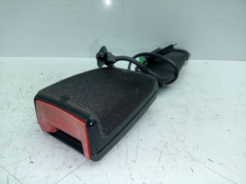 Recambio de enganche cinturon delantero izquierdo para seat ibiza (6p1) 1.2 tsi referencia OEM IAM 6P0857755  