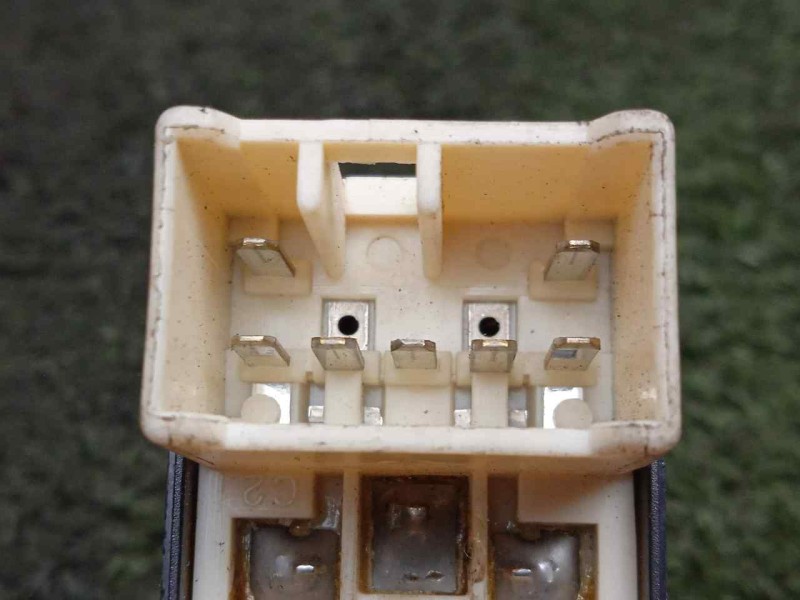 Recambio de mando elevalunas delantero izquierdo para hyundai accent (lc) crdi gl referencia OEM IAM 50307D  