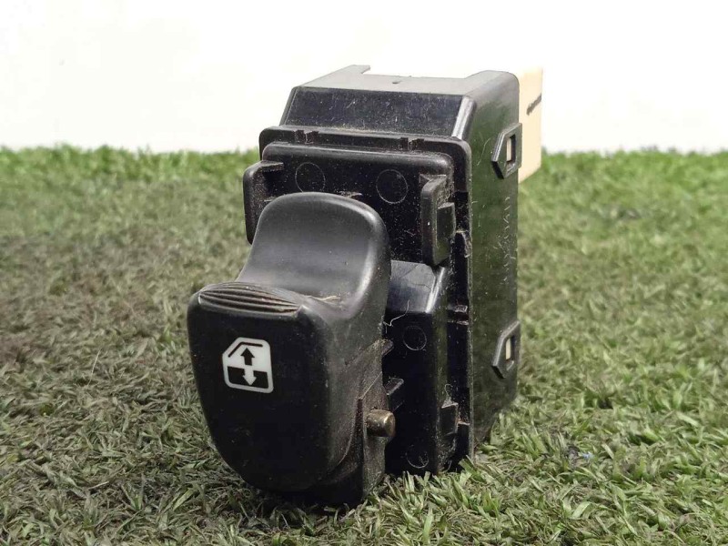 Recambio de mando elevalunas trasero derecho para hyundai accent (lc) crdi gl referencia OEM IAM 50304D  