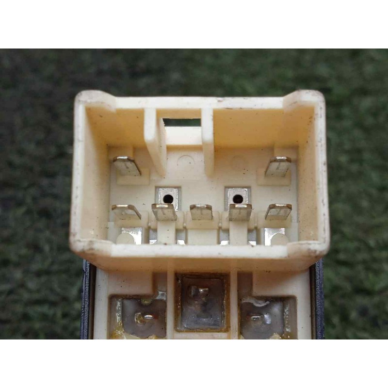 Recambio de mando elevalunas trasero derecho para hyundai accent (lc) crdi gl referencia OEM IAM 50304D  