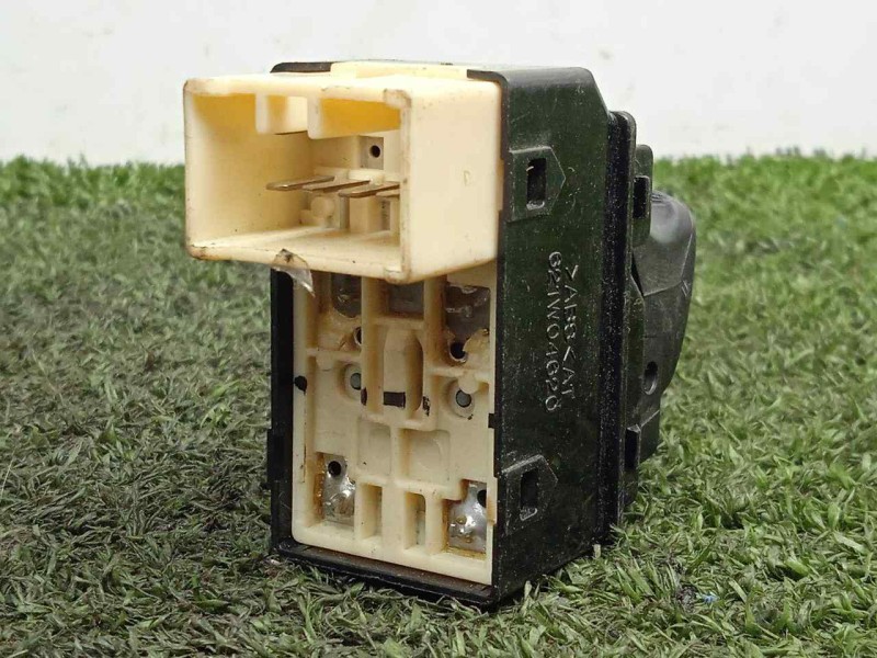 Recambio de mando elevalunas trasero derecho para hyundai accent (lc) crdi gl referencia OEM IAM 50304D  