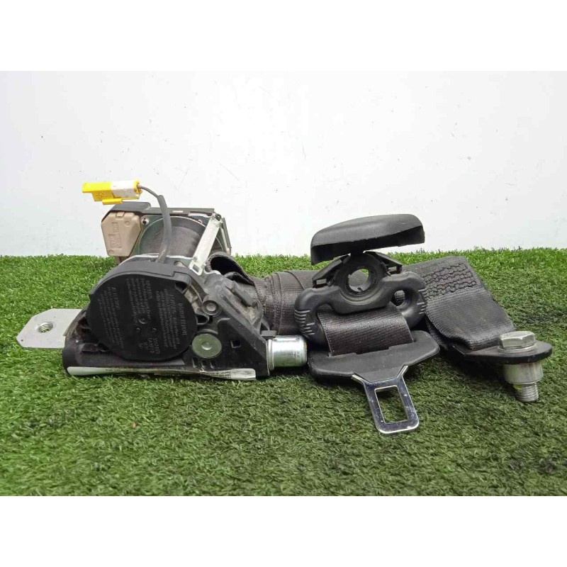 Recambio de cinturon seguridad delantero derecho para iveco daily ka 3.0 diesel cat referencia OEM IAM 33004574H  