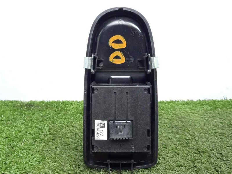 Recambio de mando elevalunas delantero derecho para iveco daily ka 3.0 diesel cat referencia OEM IAM 5801484225  