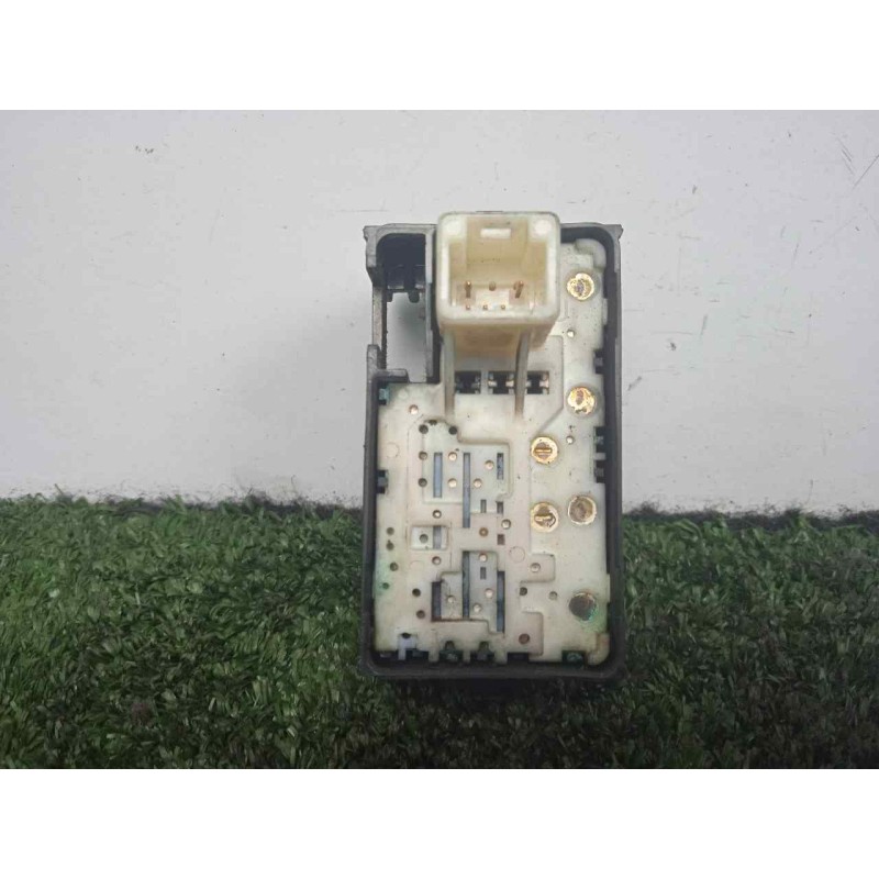 Recambio de mando elevalunas trasero derecho para toyota prius (nhw30) 1.8 16v cat referencia OEM IAM  5.PINES 