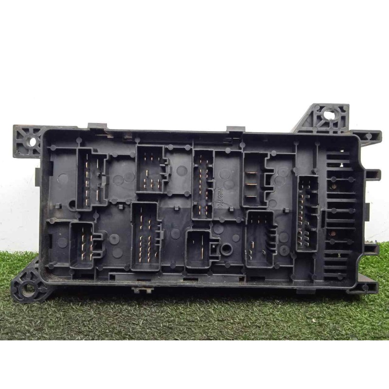 Recambio de caja reles / fusibles para kia carnival ii 2.9 crdi cat referencia OEM IAM 0K53H66760  