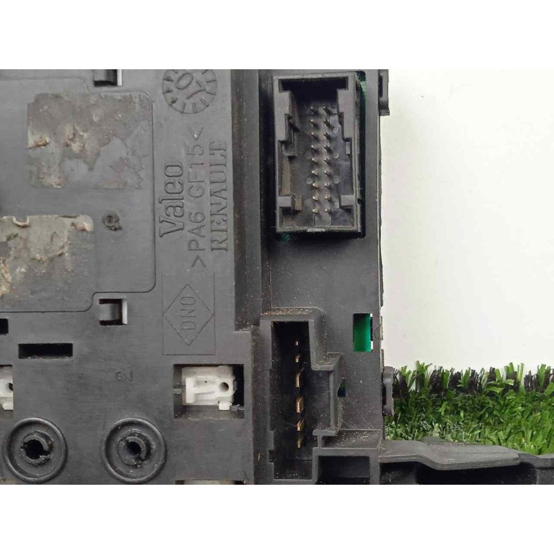 Recambio de mando limpia para renault scenic ii 1.5 dci diesel referencia OEM IAM  MANDO RADIO LIMPIA TRASERO