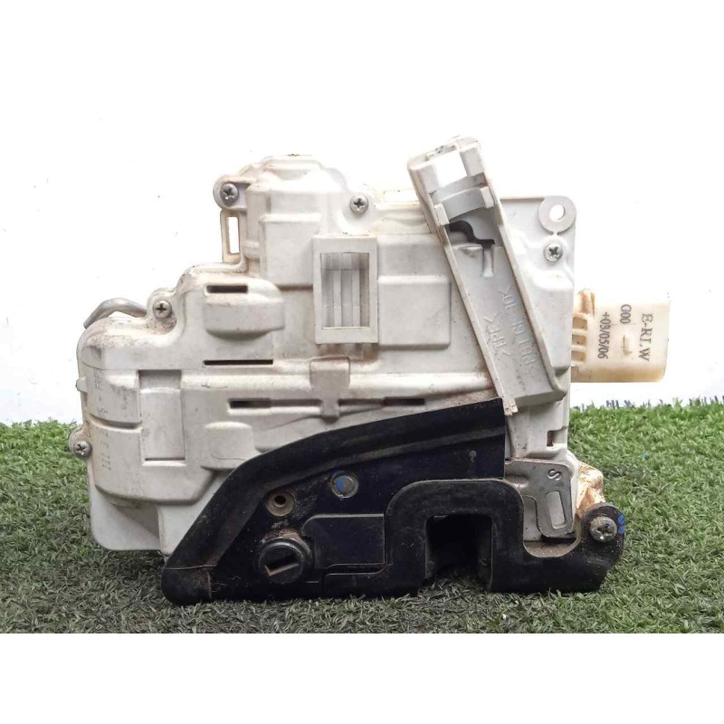 Recambio de cerradura puerta trasera izquierda para audi a6 berlina (4f2) 2.0 tdi referencia OEM IAM 4F0839015 8.PINES CONECTOR.