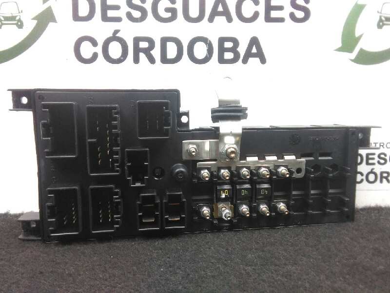 Recambio de caja reles / fusibles para volvo v70 familiar 2.4 cat referencia OEM IAM 30728008-518829106  