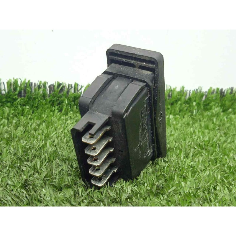 Recambio de mando elevalunas delantero izquierdo para peugeot 205 berlina 1.4 referencia OEM IAM  5.PINES 