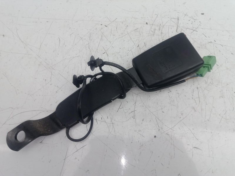 Recambio de enganche cinturon delantero derecho para seat ibiza (6p1) 1.2 tsi referencia OEM IAM 6P0857756C  