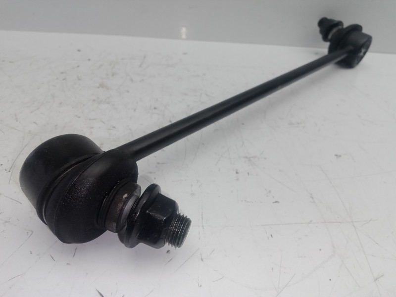 Recambio de bieleta estabilizadora delantera izquierda para kia rio 1.2 cat referencia OEM IAM   