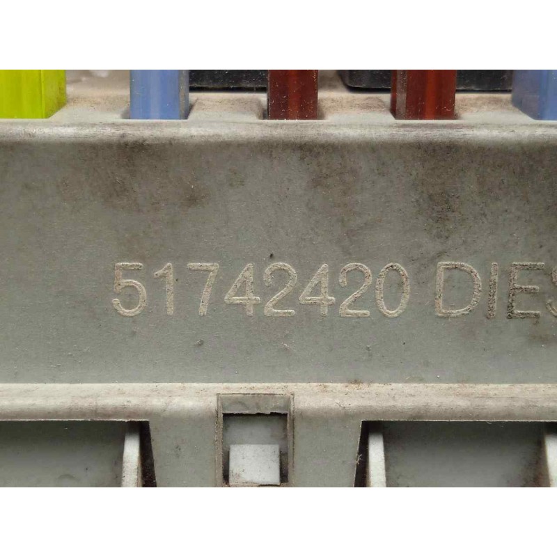 Recambio de caja reles / fusibles para alfa romeo 147 (190) 1.9 jtd cat referencia OEM IAM 51742420  