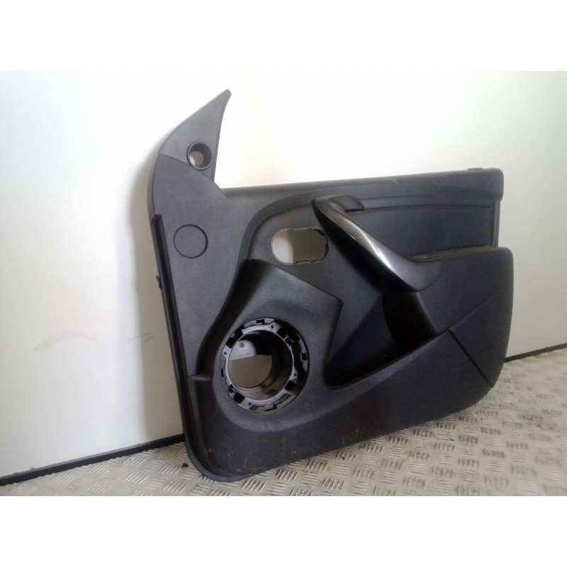Recambio de guarnecido puerta delantera derecha para dacia duster 1.5 dci diesel fap cat referencia OEM IAM   