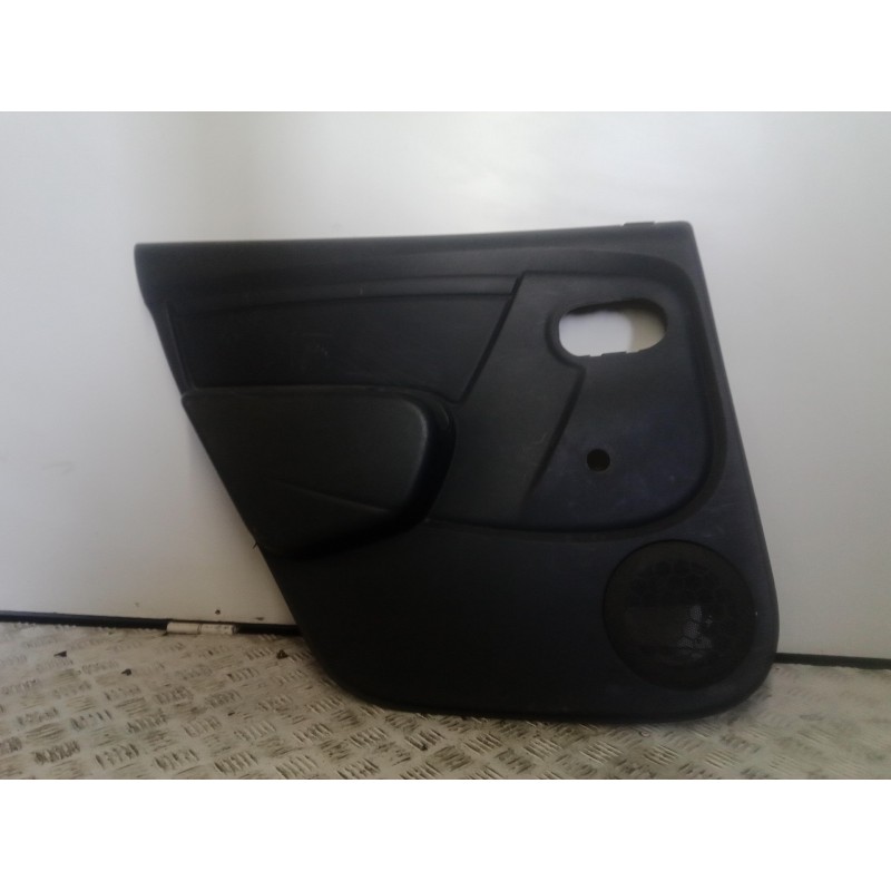 Recambio de guarnecido puerta trasera izquierda para dacia duster 1.5 dci diesel fap cat referencia OEM IAM   