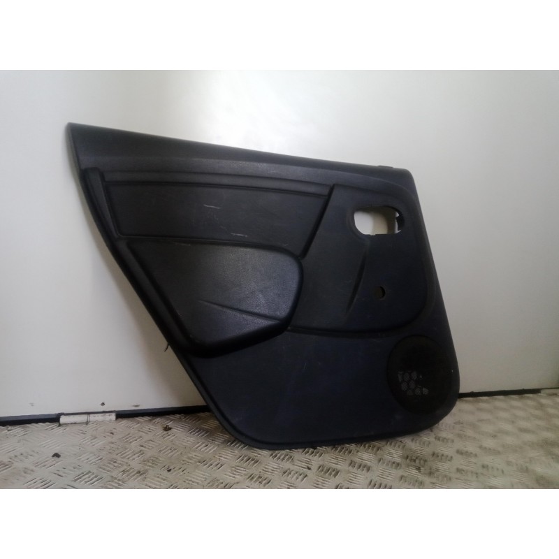 Recambio de guarnecido puerta trasera izquierda para dacia duster 1.5 dci diesel fap cat referencia OEM IAM   