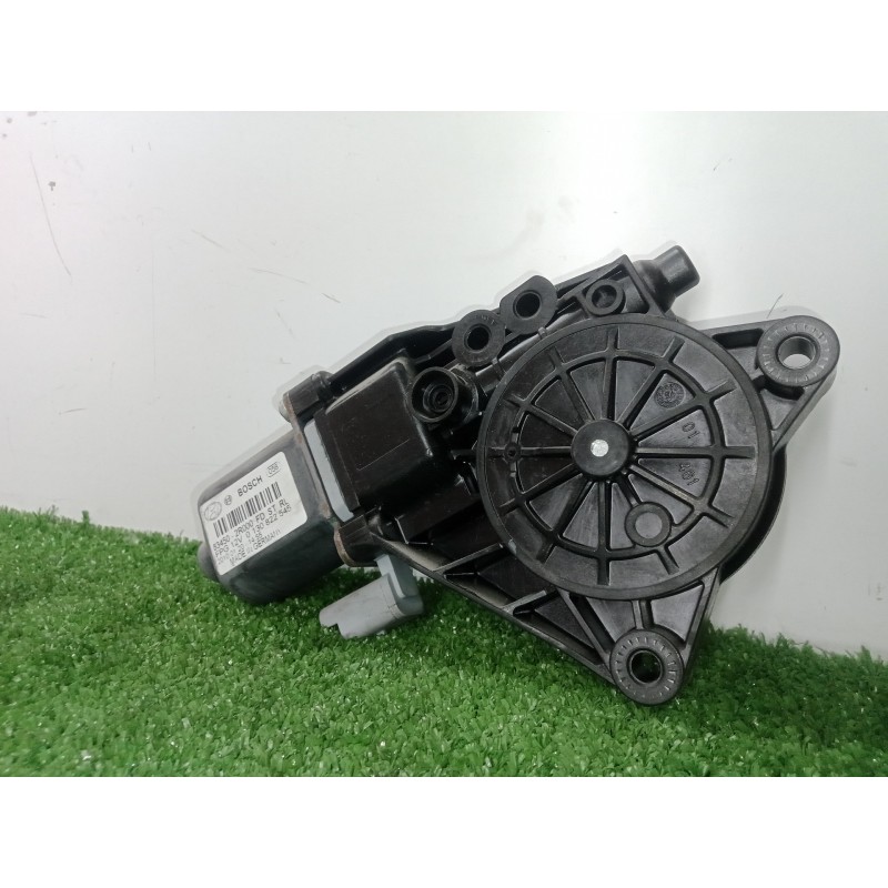 Recambio de motor elevalunas trasero izquierdo para hyundai i30 1.6 crdi cat referencia OEM IAM 834502R000  