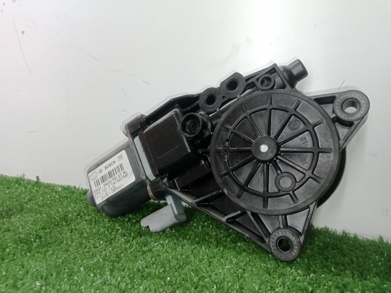 Recambio de motor elevalunas trasero izquierdo para hyundai i30 1.6 crdi cat referencia OEM IAM 834502R000  