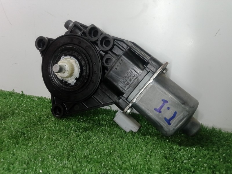 Recambio de motor elevalunas trasero izquierdo para hyundai i30 1.6 crdi cat referencia OEM IAM 834502R000  