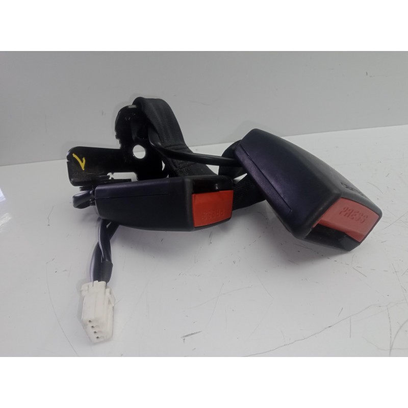 Recambio de enganche cinturon trasero derecho para kia rio 1.2 cat referencia OEM IAM  + TRASERO CENTRAL 