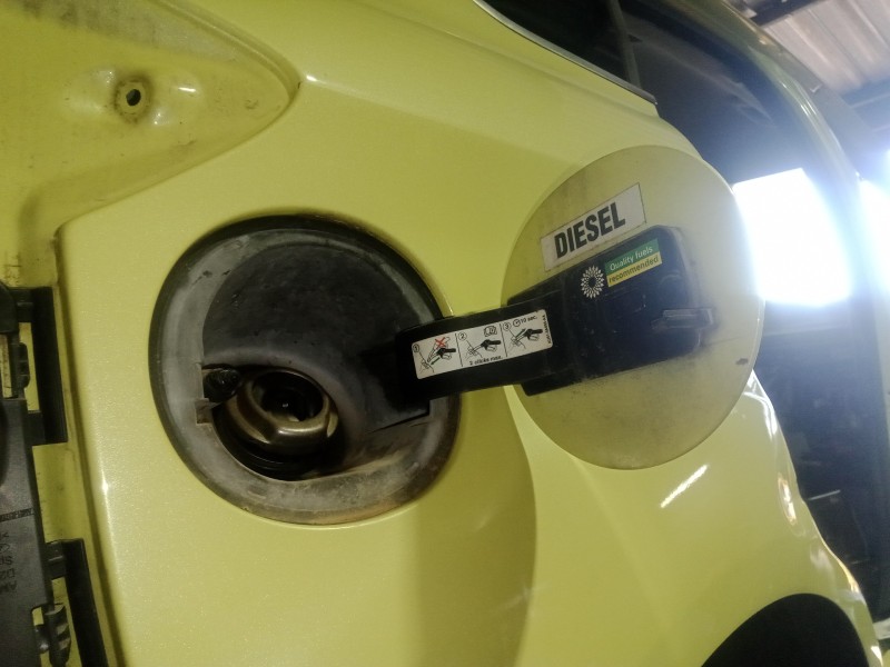 Recambio de tapa exterior combustible para ford c-max 2.0 tdci cat referencia OEM IAM   